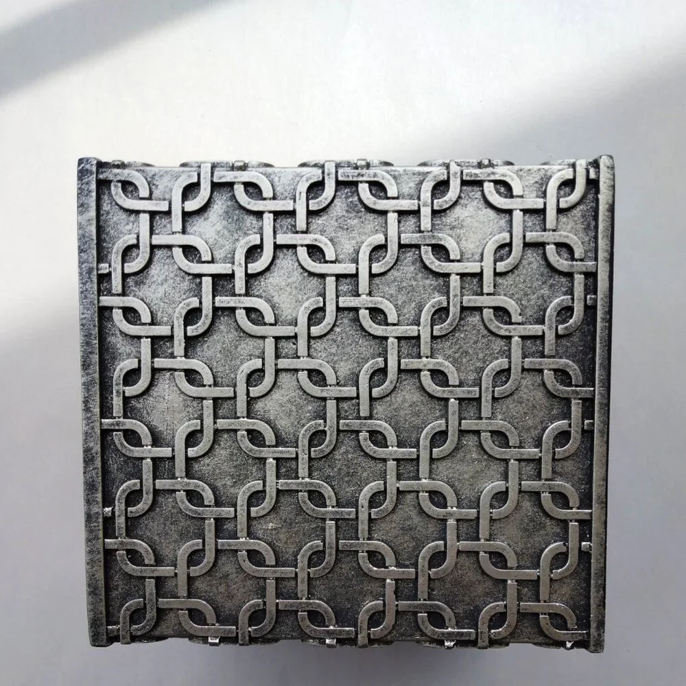 Raymond Waites Resin Chain Link Style Antique Silver Tissue Box Cover Holder